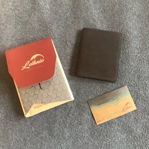 Men’s leather bifold wallet